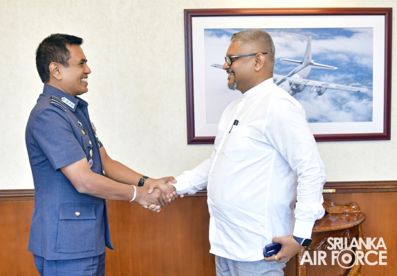 STATE
MINISTER OF TECHNOLOGY CALLS ON THE COMMANDER