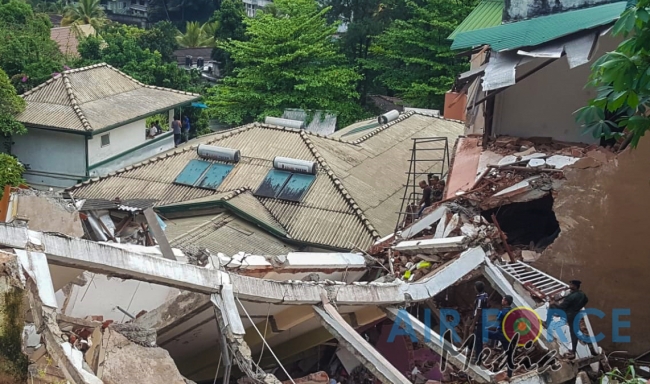 SLAF Fire Fighters Rush to Assist in the Rescue Mission of the Collapsed Building in Kandy