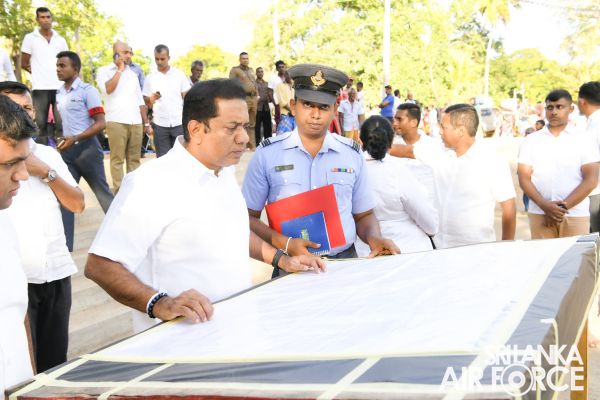 NEW
ENTRANCE BRIDGE FOR RUHUNU MAHA KATHARAGAMA DEWALAYA REACHES COMPLETION