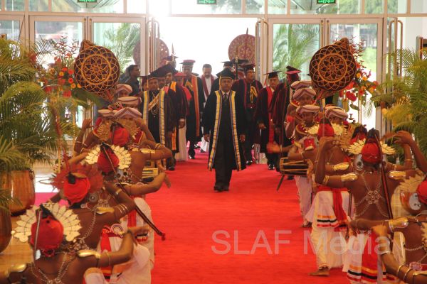 ஜெனரல் சர் ஜோன் கொத்தலாவல பாதுகாப்பு பல்கலைக்கழகத்தின் பட்டமளிப்பு விழா
