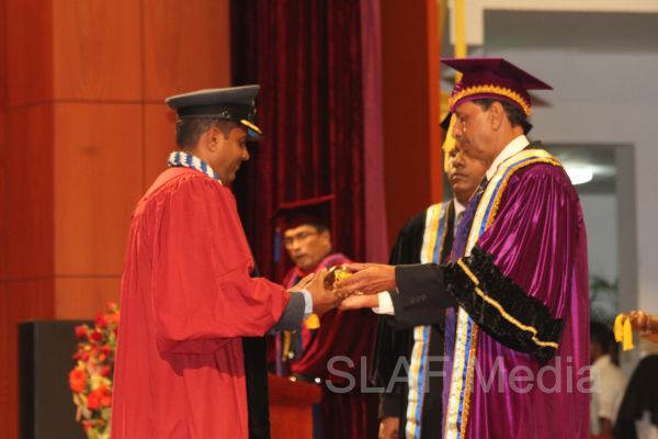 ஜெனரல் சர் ஜோன் கொத்தலாவல பாதுகாப்பு பல்கலைக்கழகத்தின் பட்டமளிப்பு விழா