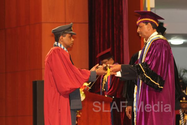 ஜெனரல் சர் ஜோன் கொத்தலாவல பாதுகாப்பு பல்கலைக்கழகத்தின் பட்டமளிப்பு விழா