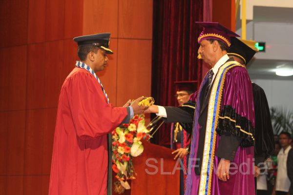 ஜெனரல் சர் ஜோன் கொத்தலாவல பாதுகாப்பு பல்கலைக்கழகத்தின் பட்டமளிப்பு விழா