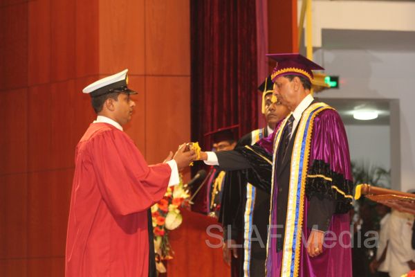 ஜெனரல் சர் ஜோன் கொத்தலாவல பாதுகாப்பு பல்கலைக்கழகத்தின் பட்டமளிப்பு விழா