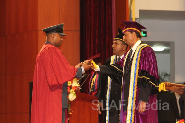 ஜெனரல் சர் ஜோன் கொத்தலாவல பாதுகாப்பு பல்கலைக்கழகத்தின் பட்டமளிப்பு விழா