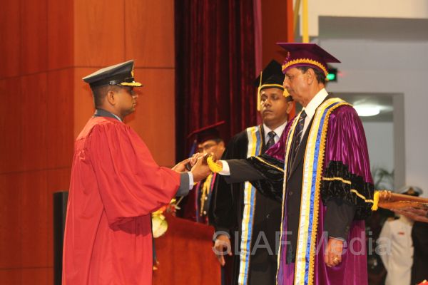 ஜெனரல் சர் ஜோன் கொத்தலாவல பாதுகாப்பு பல்கலைக்கழகத்தின் பட்டமளிப்பு விழா