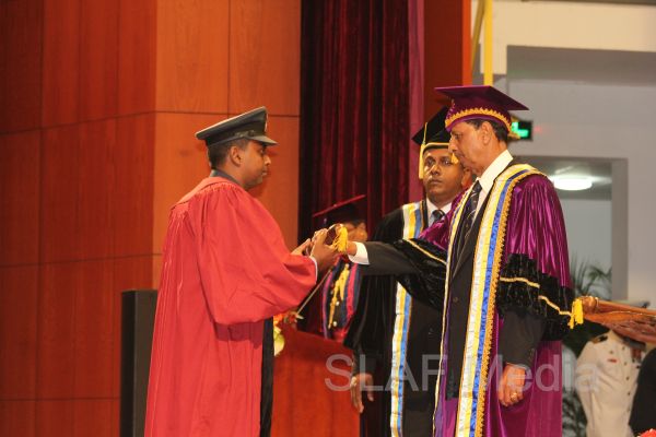ஜெனரல் சர் ஜோன் கொத்தலாவல பாதுகாப்பு பல்கலைக்கழகத்தின் பட்டமளிப்பு விழா