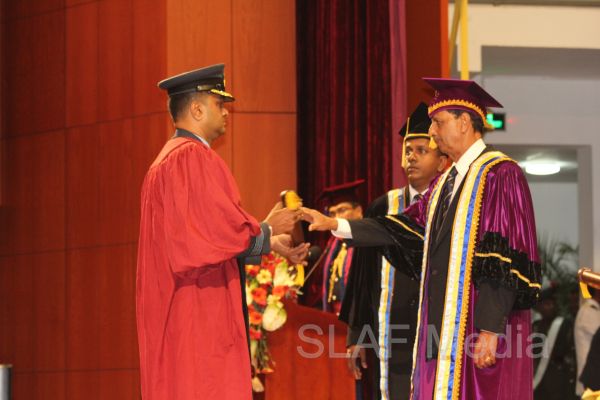 ஜெனரல் சர் ஜோன் கொத்தலாவல பாதுகாப்பு பல்கலைக்கழகத்தின் பட்டமளிப்பு விழா