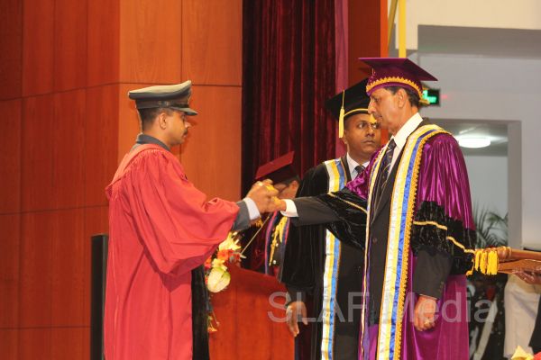 ஜெனரல் சர் ஜோன் கொத்தலாவல பாதுகாப்பு பல்கலைக்கழகத்தின் பட்டமளிப்பு விழா