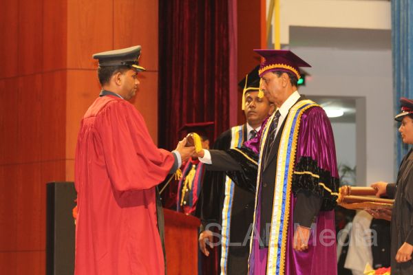 ஜெனரல் சர் ஜோன் கொத்தலாவல பாதுகாப்பு பல்கலைக்கழகத்தின் பட்டமளிப்பு விழா