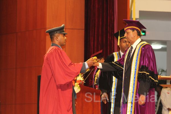 ஜெனரல் சர் ஜோன் கொத்தலாவல பாதுகாப்பு பல்கலைக்கழகத்தின் பட்டமளிப்பு விழா