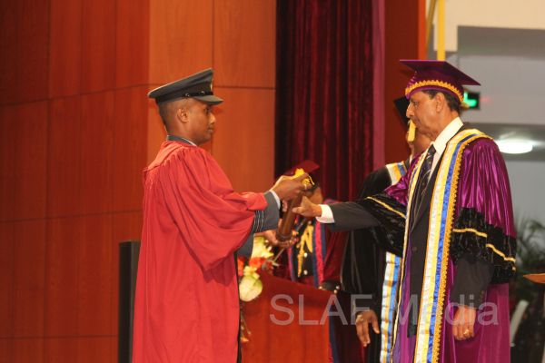 ஜெனரல் சர் ஜோன் கொத்தலாவல பாதுகாப்பு பல்கலைக்கழகத்தின் பட்டமளிப்பு விழா