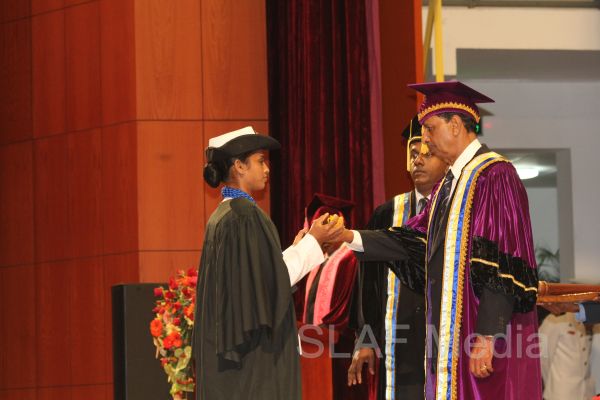 ஜெனரல் சர் ஜோன் கொத்தலாவல பாதுகாப்பு பல்கலைக்கழகத்தின் பட்டமளிப்பு விழா