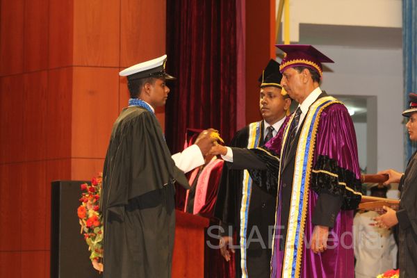 ஜெனரல் சர் ஜோன் கொத்தலாவல பாதுகாப்பு பல்கலைக்கழகத்தின் பட்டமளிப்பு விழா