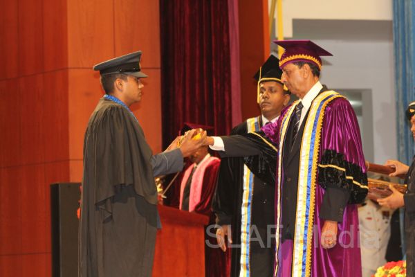 ஜெனரல் சர் ஜோன் கொத்தலாவல பாதுகாப்பு பல்கலைக்கழகத்தின் பட்டமளிப்பு விழா