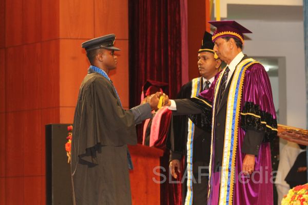 ஜெனரல் சர் ஜோன் கொத்தலாவல பாதுகாப்பு பல்கலைக்கழகத்தின் பட்டமளிப்பு விழா