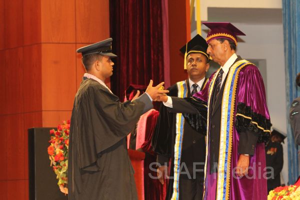 ஜெனரல் சர் ஜோன் கொத்தலாவல பாதுகாப்பு பல்கலைக்கழகத்தின் பட்டமளிப்பு விழா