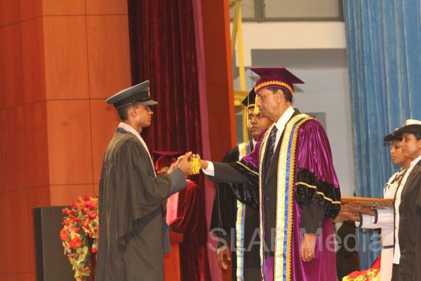 ஜெனரல் சர் ஜோன் கொத்தலாவல பாதுகாப்பு பல்கலைக்கழகத்தின் பட்டமளிப்பு விழா