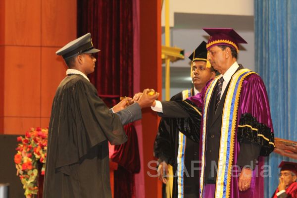 ஜெனரல் சர் ஜோன் கொத்தலாவல பாதுகாப்பு பல்கலைக்கழகத்தின் பட்டமளிப்பு விழா