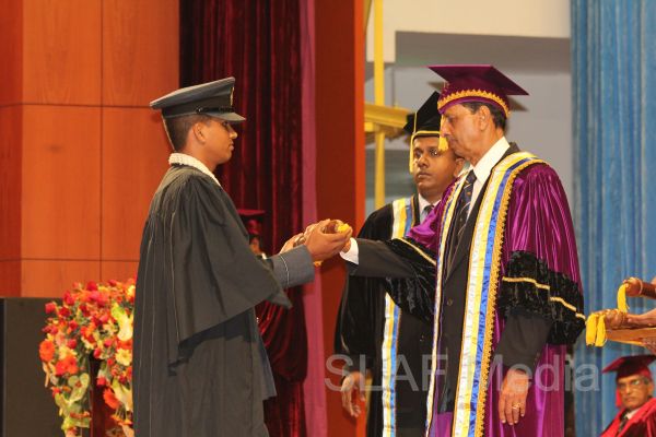 ஜெனரல் சர் ஜோன் கொத்தலாவல பாதுகாப்பு பல்கலைக்கழகத்தின் பட்டமளிப்பு விழா
