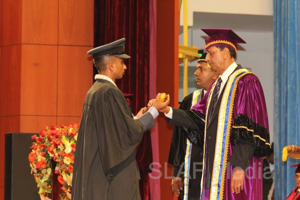 ஜெனரல் சர் ஜோன் கொத்தலாவல பாதுகாப்பு பல்கலைக்கழகத்தின் பட்டமளிப்பு விழா