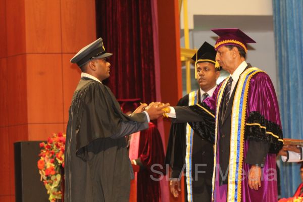 ஜெனரல் சர் ஜோன் கொத்தலாவல பாதுகாப்பு பல்கலைக்கழகத்தின் பட்டமளிப்பு விழா