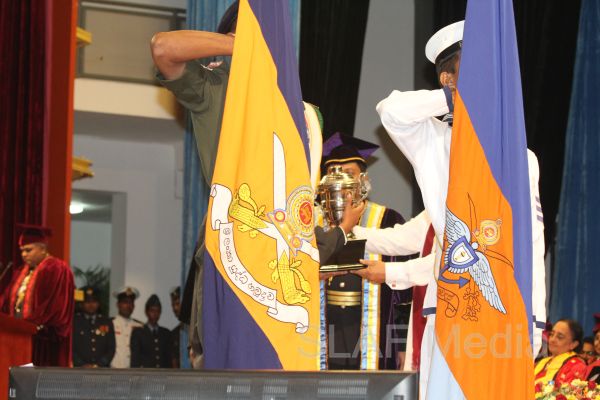 ஜெனரல் சர் ஜோன் கொத்தலாவல பாதுகாப்பு பல்கலைக்கழகத்தின் பட்டமளிப்பு விழா