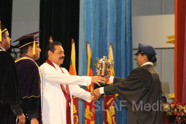 ஜெனரல் சர் ஜோன் கொத்தலாவல பாதுகாப்பு பல்கலைக்கழகத்தின் பட்டமளிப்பு விழா