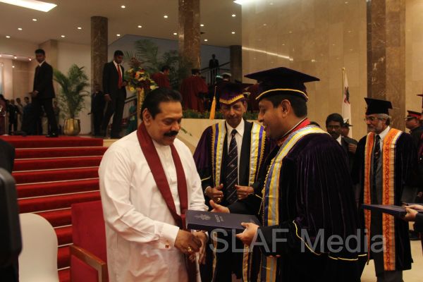 ஜெனரல் சர் ஜோன் கொத்தலாவல பாதுகாப்பு பல்கலைக்கழகத்தின் பட்டமளிப்பு விழா