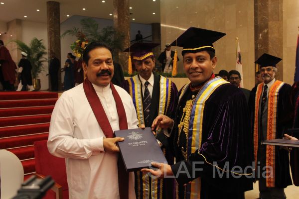 ஜெனரல் சர் ஜோன் கொத்தலாவல பாதுகாப்பு பல்கலைக்கழகத்தின் பட்டமளிப்பு விழா