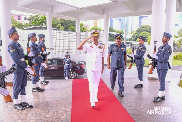 VICE CHANCELLOR OF KOTELAWALA DEFENCE UNIVERSITY CALLS ON THE COMMANDER OF THE AIR FORCE