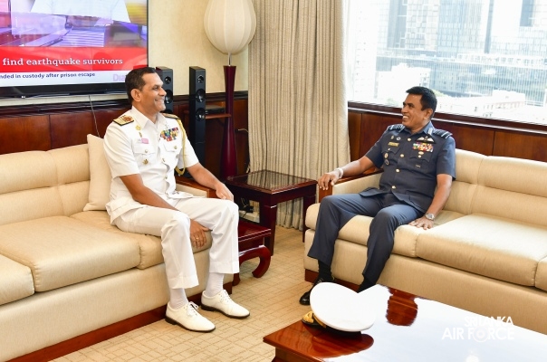 VICE CHANCELLOR OF KOTELAWALA DEFENCE UNIVERSITY CALLS ON THE COMMANDER OF THE AIR FORCE