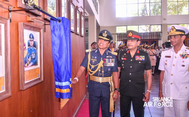 THE
COMMANDER OF THE AIR FORCE IS INDUCTED TO THE HALL OF FAME AT KDU