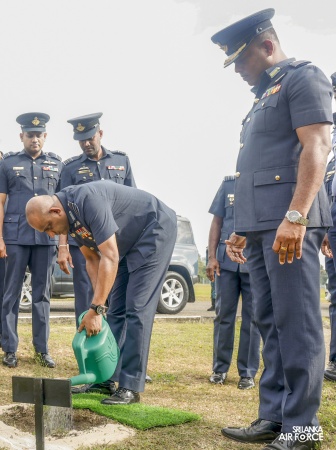 COMMANDER’S INSPECTION OF SLAF STATION KOGGALA