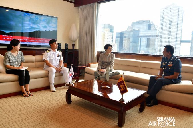 AMBASSADOR
OF THE REPUBLIC OF KOREA TO SRI LANKA CALLS ON THE COMMANDER