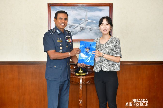 AMBASSADOR
OF THE REPUBLIC OF KOREA TO SRI LANKA CALLS ON THE COMMANDER