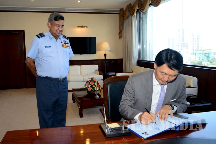 Korean Ambassador Calls on the Commander of the Air Force