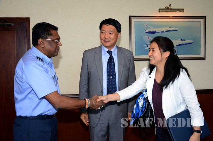 Korean Ambassador Calls on Commander