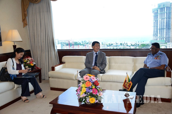 Korean Ambassador Calls on Commander