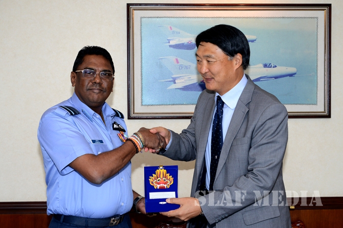 Korean Ambassador Calls on Commander