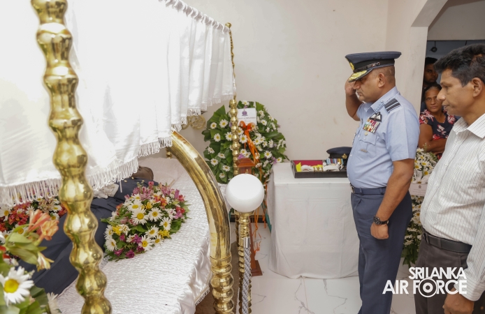 AIR CHIEF
PAYS LAST RESPECTS TO FALLEN SERVICEMEN