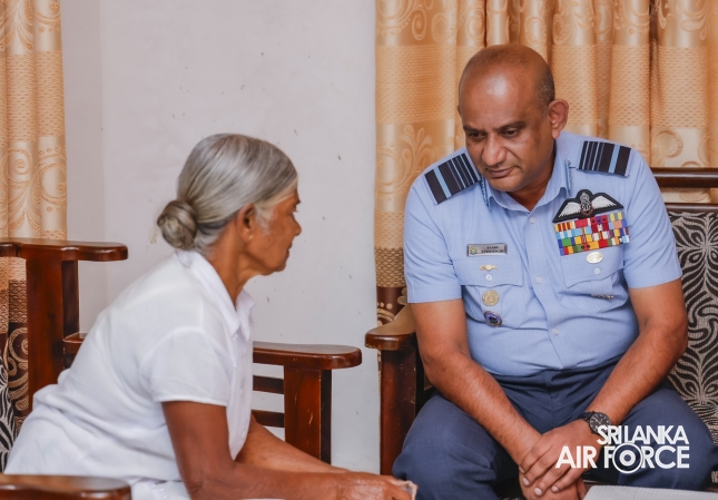 AIR CHIEF
PAYS LAST RESPECTS TO FALLEN SERVICEMEN