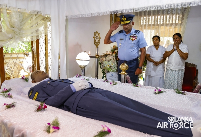 AIR CHIEF
PAYS LAST RESPECTS TO FALLEN SERVICEMEN