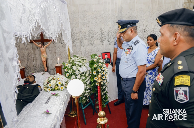 AIR CHIEF
PAYS LAST RESPECTS TO FALLEN SERVICEMEN