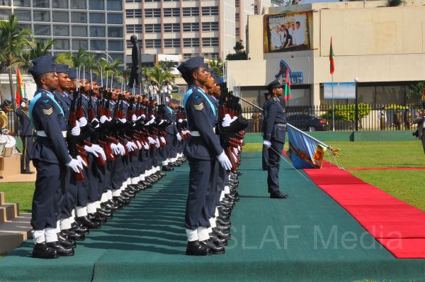 The President of Maldives accorded a guard of honour by SLAF