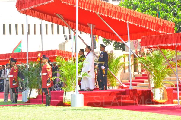 The President of Maldives accorded a guard of honour by SLAF