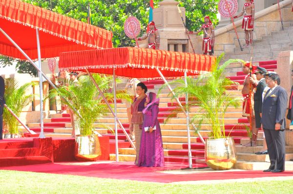 The President of Maldives accorded a guard of honour by SLAF