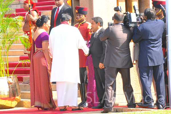 The President of Maldives accorded a guard of honour by SLAF