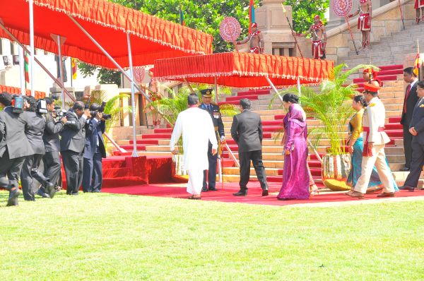 The President of Maldives accorded a guard of honour by SLAF