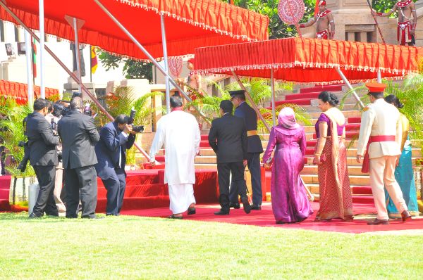 The President of Maldives accorded a guard of honour by SLAF